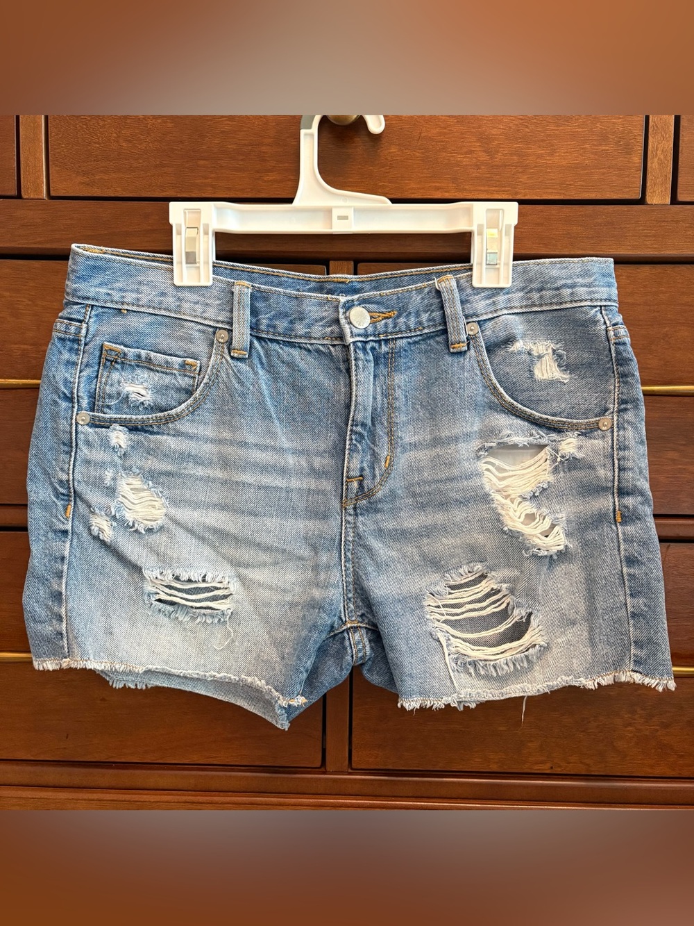 Mossimo women’s distressed Denim Jean Shorts 26